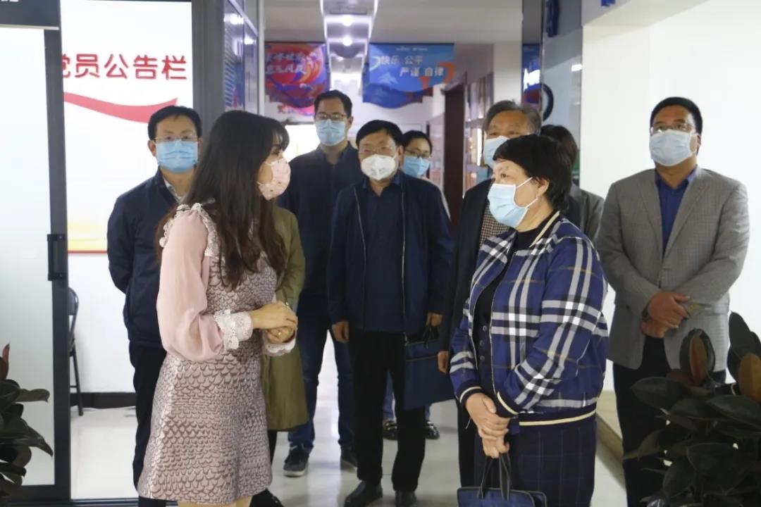 市人大財經(jīng)委員會副主任委員、市人大常委會財經(jīng)工委主任 衛(wèi)華平一行蒞臨洛陽青峰進行復(fù)工復(fù)產(chǎn)情況工作指導(dǎo)！